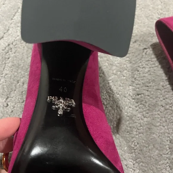 NEW PRADA Pink/slightly purple Suede Buckle Heel NEW size 40